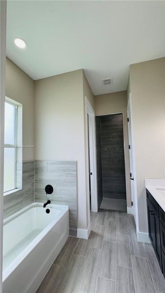 Spacious, unfurnished interior of a new home in , Labelle (Image 12).