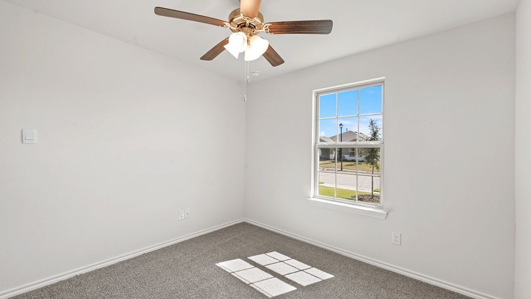Spacious, unfurnished interior of a new home in Saddlebrook, Waxahachie (Image 32).