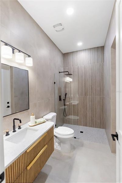 Furnished interior view inside a new home in , Port Charlotte (Image 19).