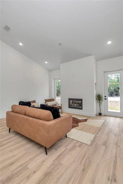 Furnished interior view inside a new home in , Dunnellon (Image 30).