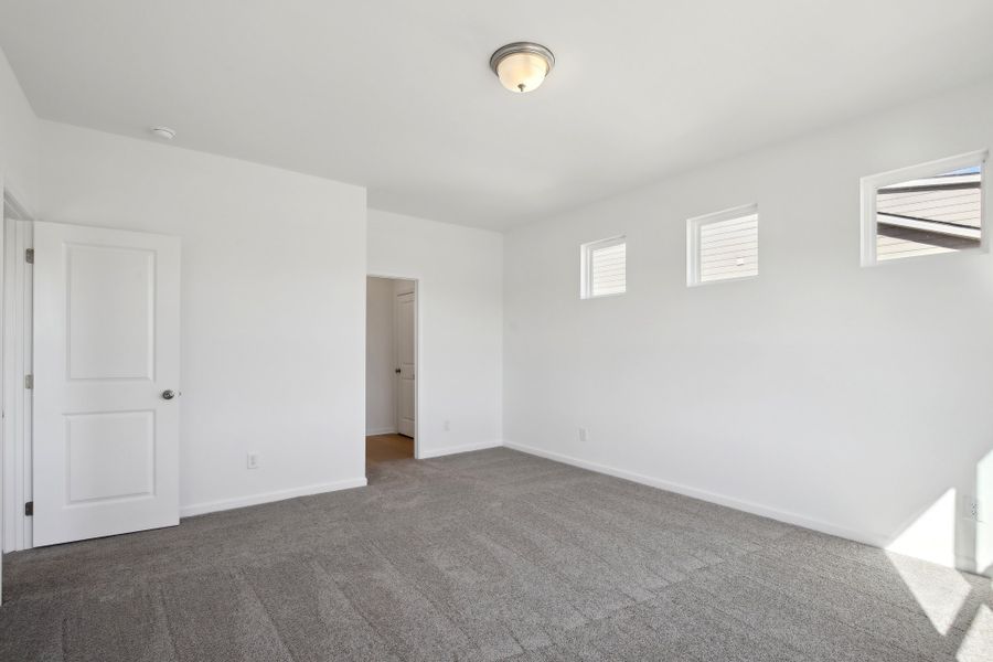 Spacious, unfurnished interior of a new home in Wilson Meadows, Clarksville (Image 31).