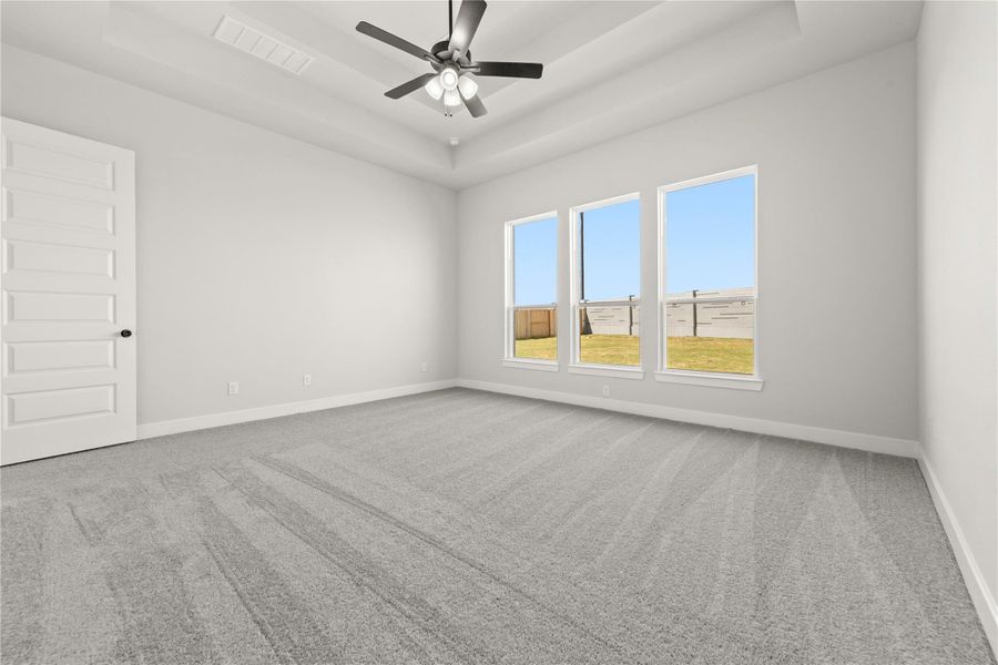 Representative image. Features, selections and colors may vary.