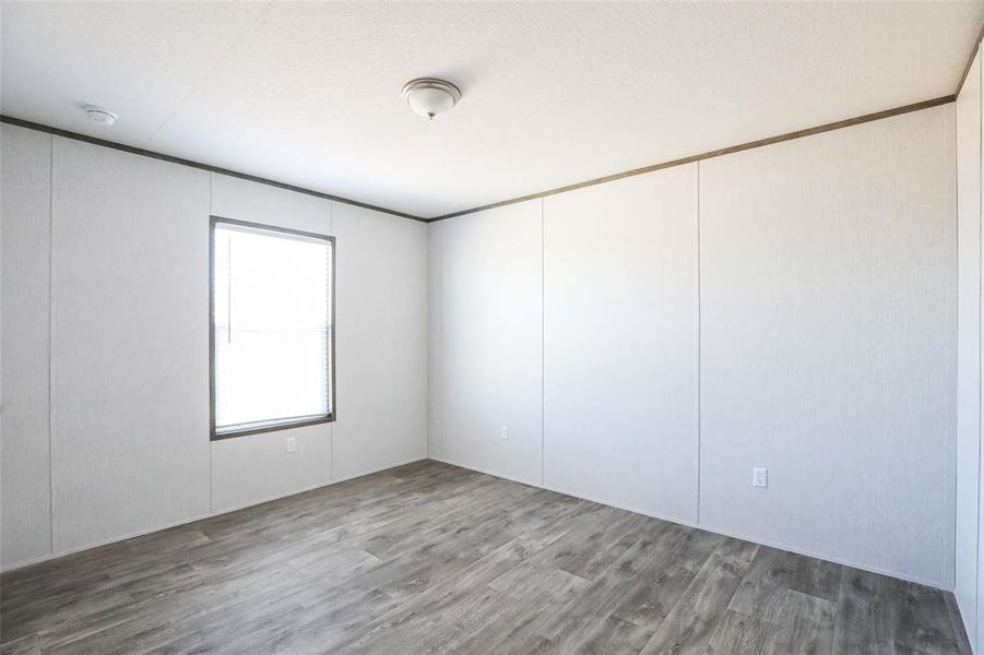 Spacious, unfurnished interior of a new home in , Merkel (Image 20).