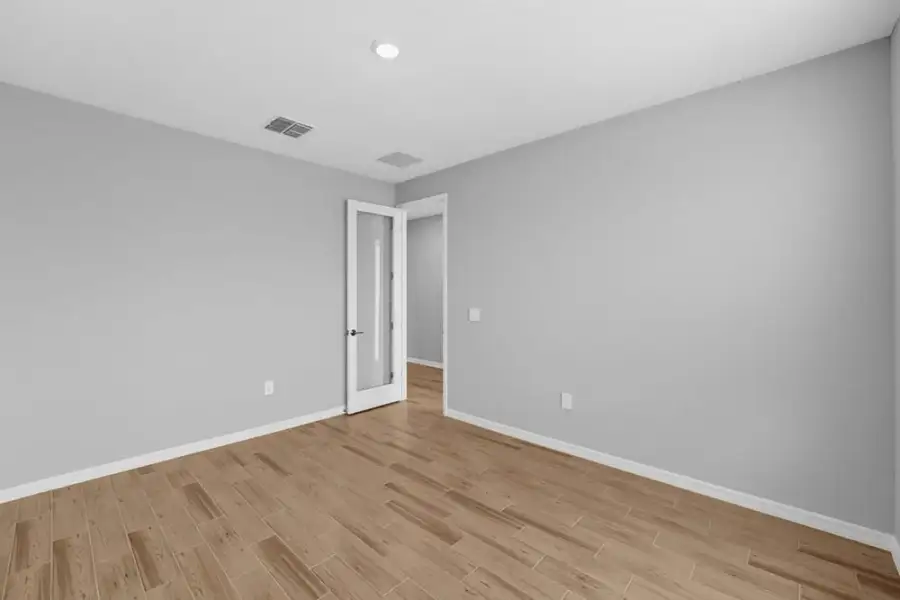 Spacious, unfurnished interior of a new home in Lochside, Mount Dora (Image 11).