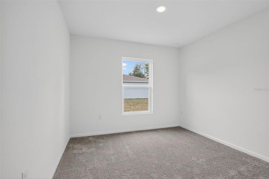 Spacious, unfurnished interior of a new home in Rainbow Lakes Estates, Dunnellon (Image 12).