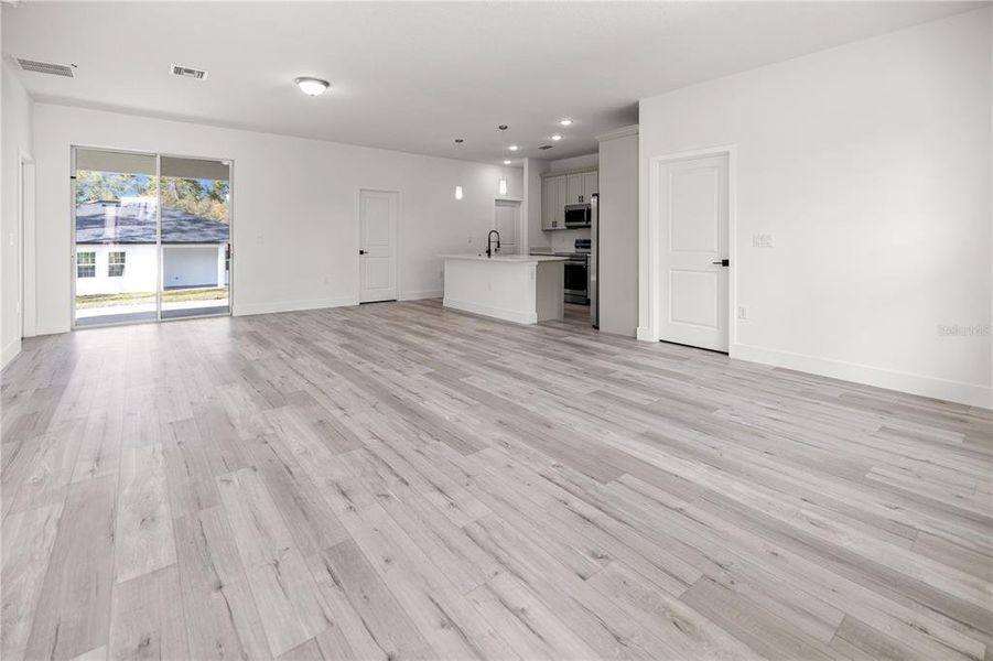 Spacious, unfurnished interior of a new home in , Ocala (Image 17).