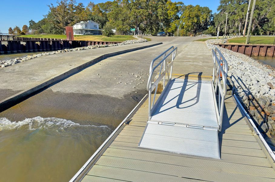 Community amenities in , Bonneau (Image 34).