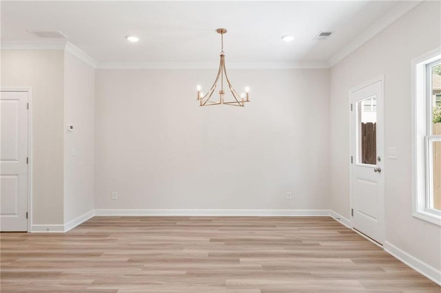 Spacious, unfurnished interior of a new home in Cherokee Township, Acworth (Image 29).