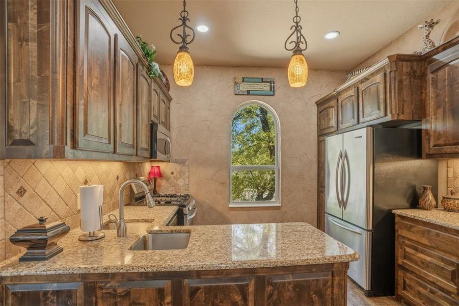 Furnished interior view inside a new home in , Weatherford (Image 6).