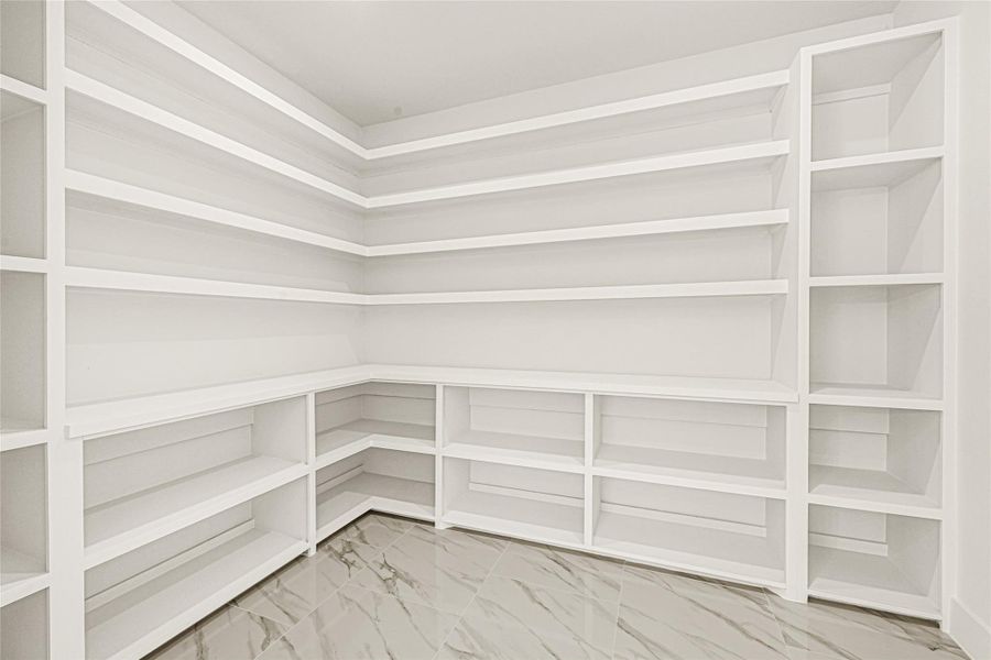 Spacious, unfurnished interior of a new home in , Rosharon (Image 26).