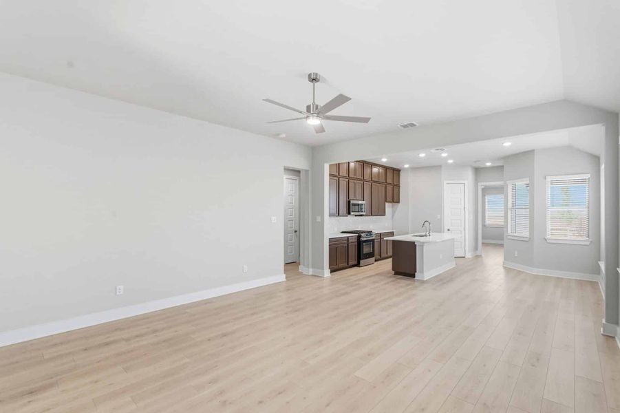 Spacious, unfurnished interior of a new home in Stillwater Ranch, San Antonio (Image 15). Spacious, unfurnished interior of a new home in Stillwater Ranch, San Antonio (Image 15).