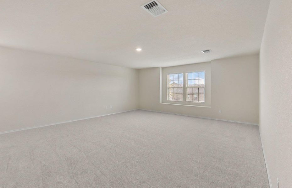 Spacious, unfurnished interior of a new home in Sonterra, Jarrell (Image 21).