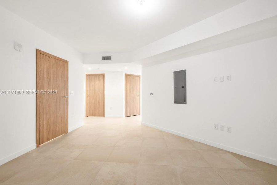 Spacious, unfurnished interior of a new home in , Bay Harbor Islands (Image 35).