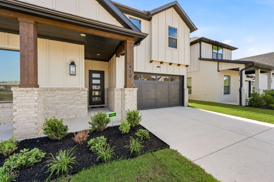Exterior details and patio area of a home in Parks of Aledo, Aledo (Image 3).