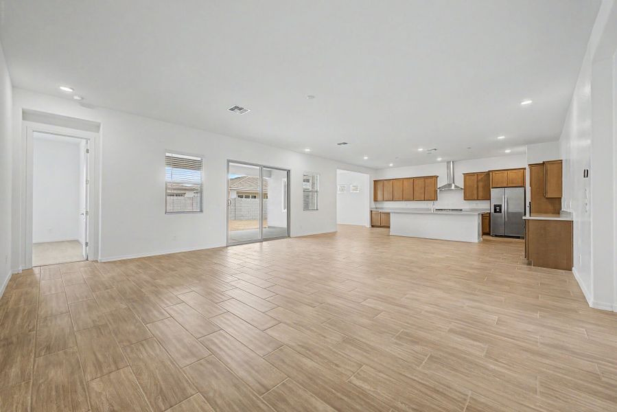 Spacious, unfurnished interior of a new home in Empire Pointe, Queen Creek (Image 12).