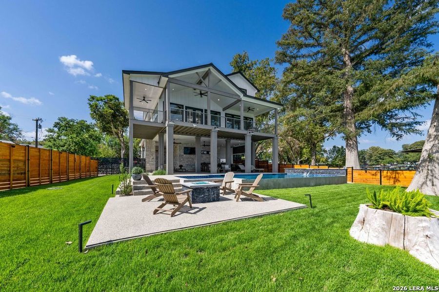Exterior details and patio area of a home in , McQueeney (Image 45).