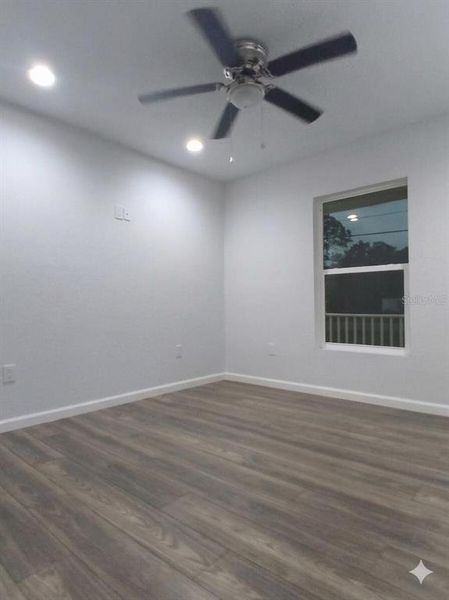 Spacious, unfurnished interior of a new home in , Sebring (Image 15).