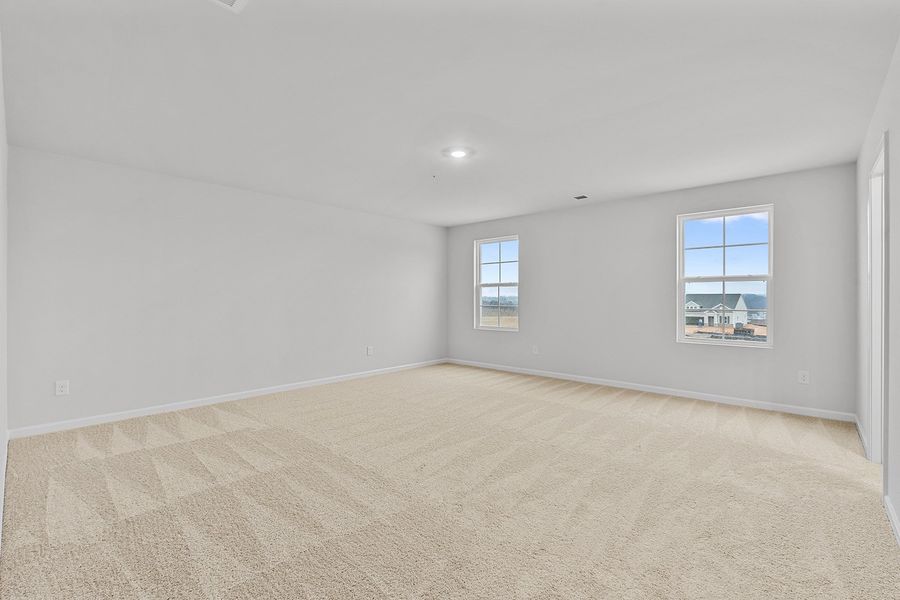 Spacious, unfurnished interior of a new home in Fieldstone, Lexington (Image 28).