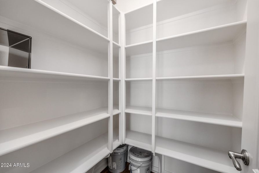 21)PANTRY