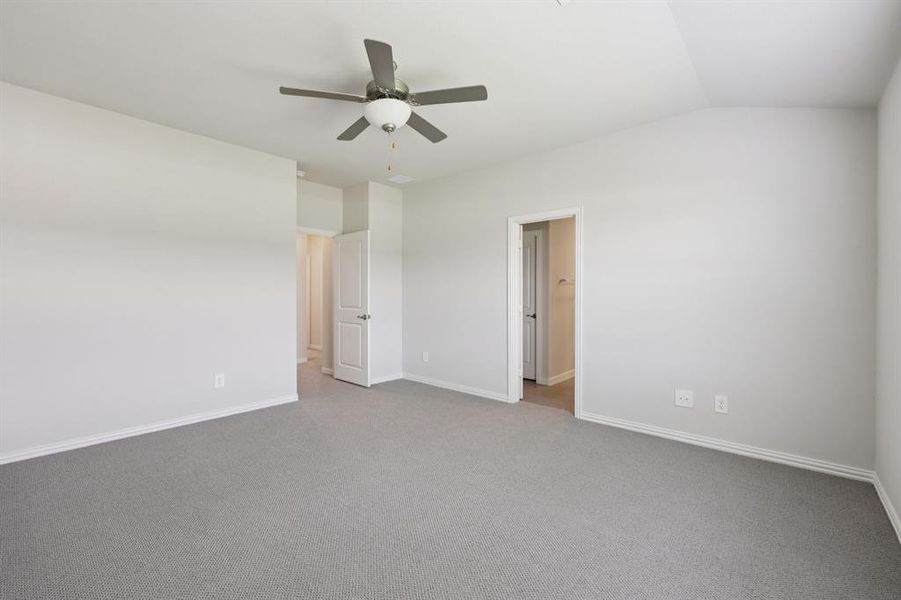 Spacious, unfurnished interior of a new home in Westmoor, Sherman (Image 36).