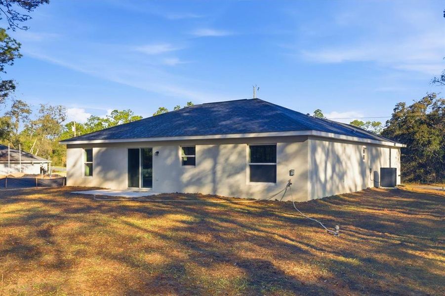 Exterior details and patio area of a home in , Citrus Springs (Image 4).