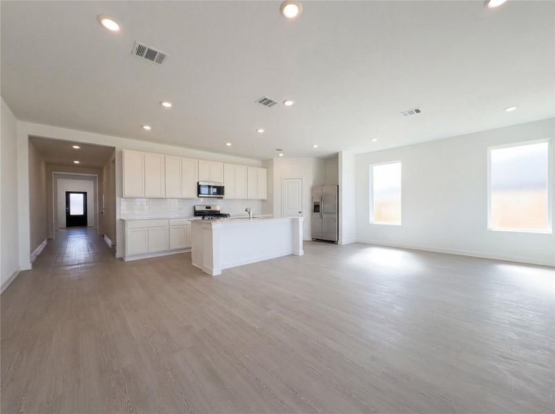 Spacious, unfurnished interior of a new home in River Ranch, Dayton (Image 17).