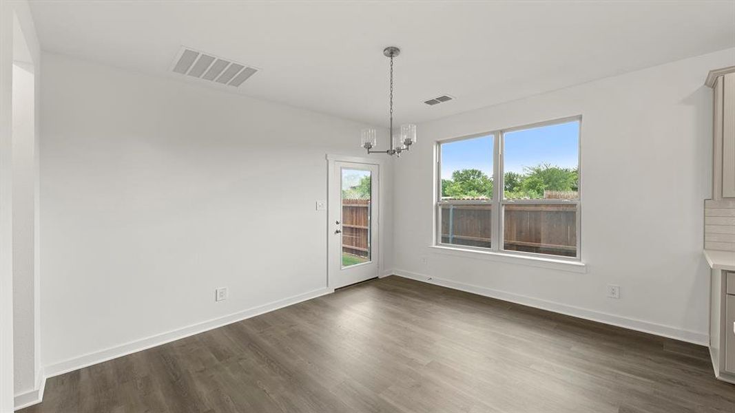 11. 1752 Edgeway - Dining