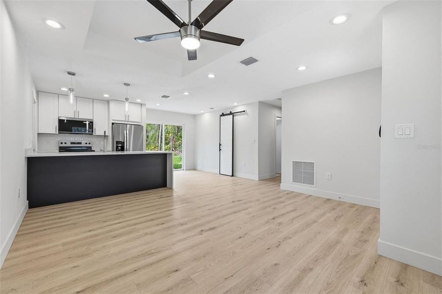 Spacious, unfurnished interior of a new home in , Crystal River (Image 21).