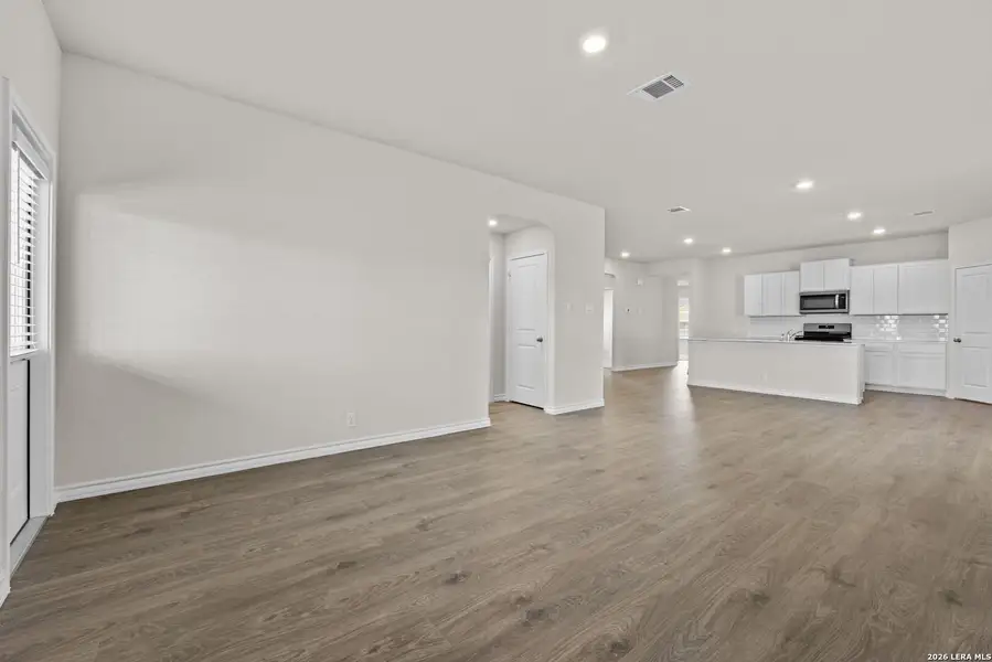 Spacious, unfurnished interior of a new home in Redbird Ranch, San Antonio (Image 11).