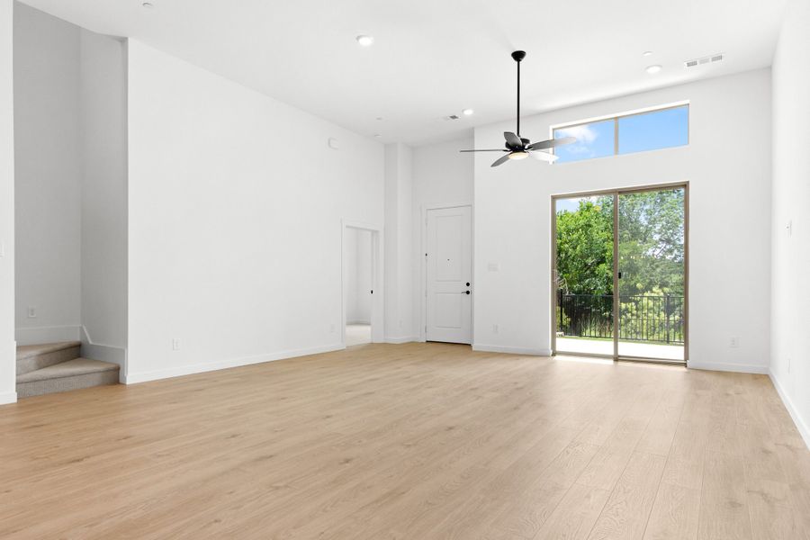 Spacious, unfurnished interior of a new home in Cottonwood Creek, Rowlett (Image 8). Spacious, unfurnished interior of a new home in Cottonwood Creek, Rowlett (Image 8).