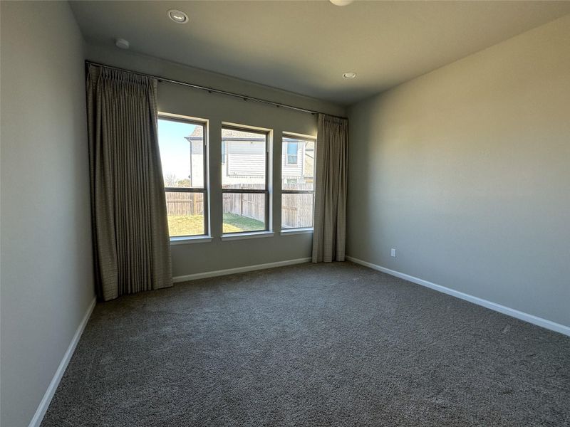Spacious, unfurnished interior of a new home in Sienna, Missouri City (Image 37).