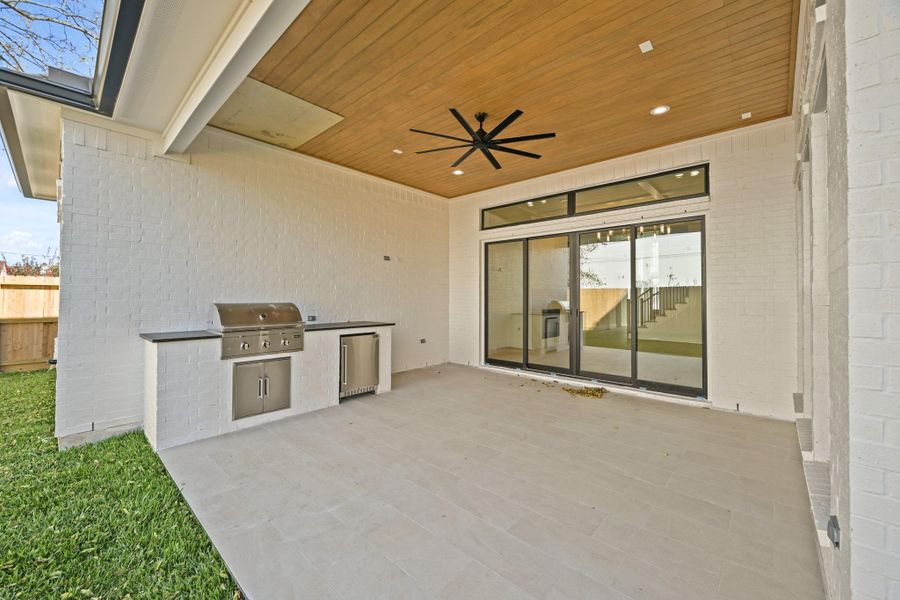 Space for dining and seating!