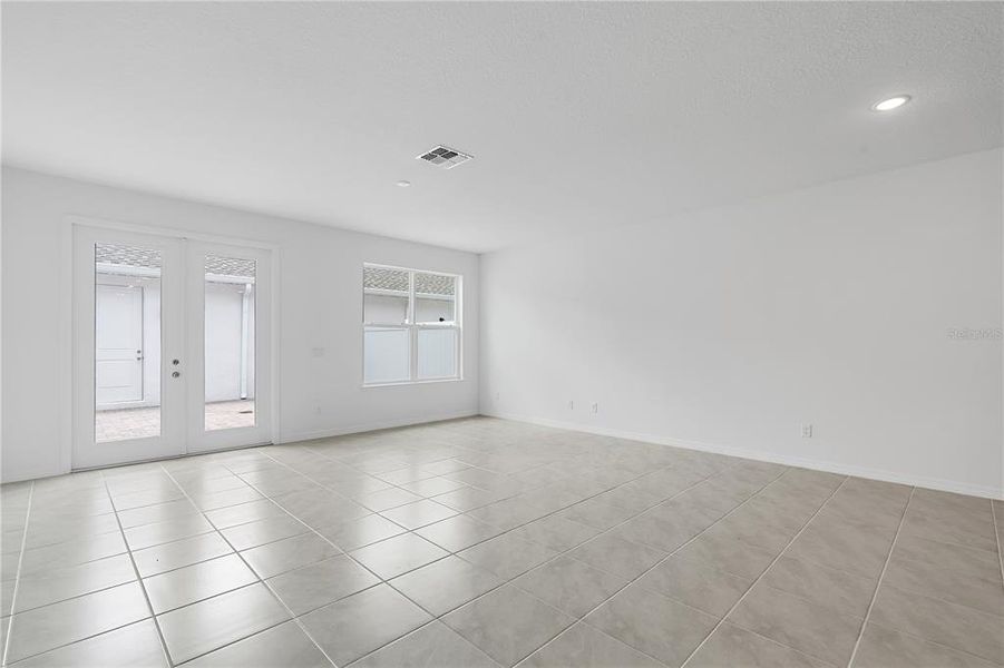 Spacious, unfurnished interior of a new home in Osprey Ranch Townhomes, Winter Garden (Image 16).
