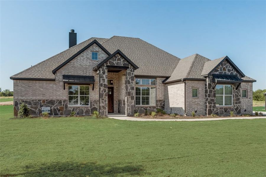 View of front of house with a front lawn