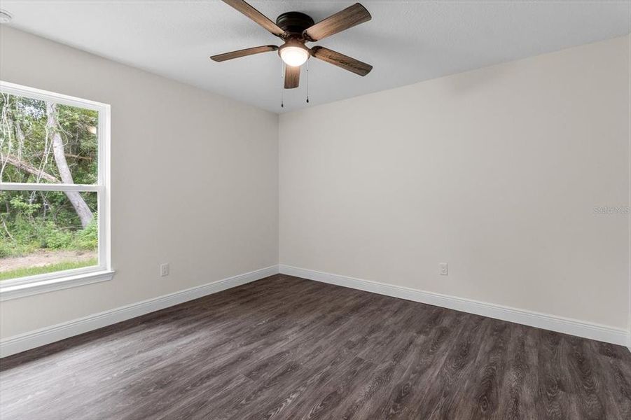 Spacious, unfurnished interior of a new home in , Dunnellon (Image 22).