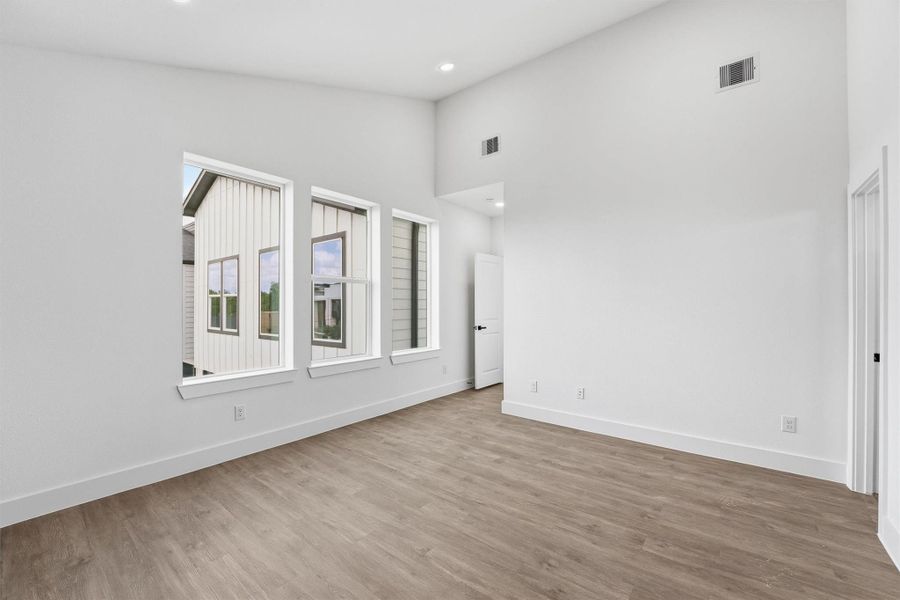 Spacious, unfurnished interior of a new home in , Houston (Image 19).