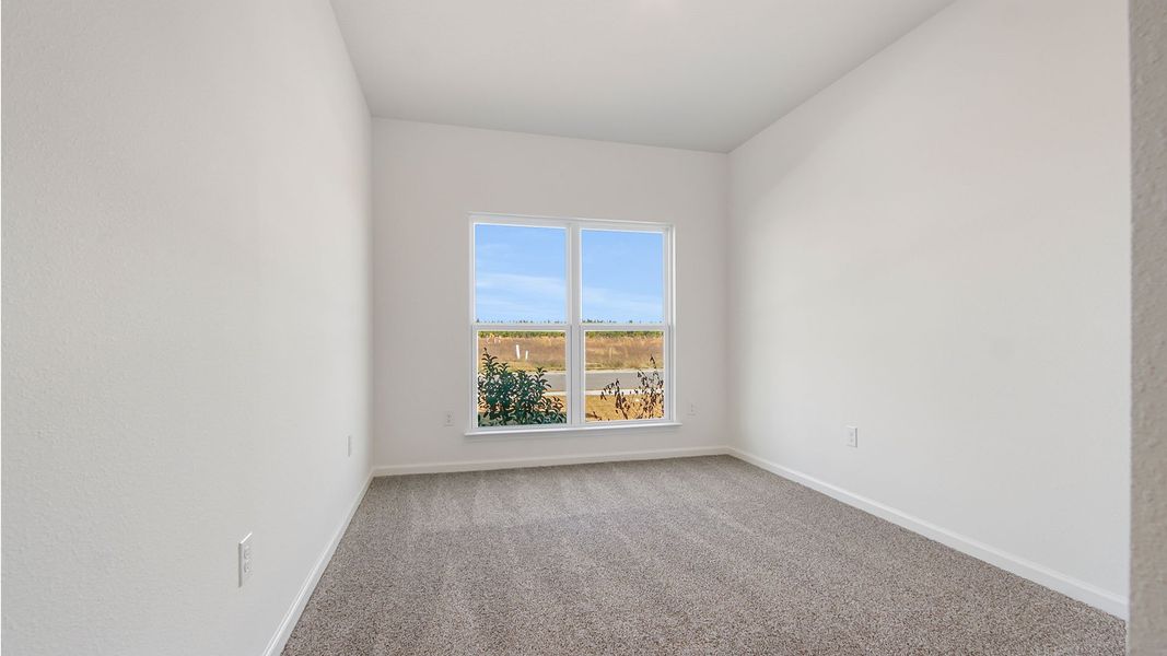 Spacious, unfurnished interior of a new home in Owl's Head East, Freeport (Image 16).