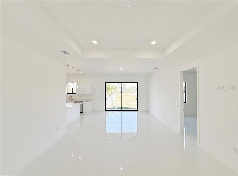 Spacious, unfurnished interior of a new home in , Cape Coral (Image 19).