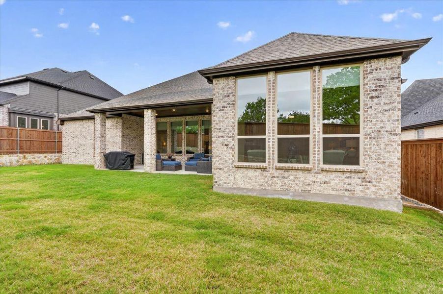 Exterior details and patio area of a home in Saddle Star Estates, Rockwall (Image 27).