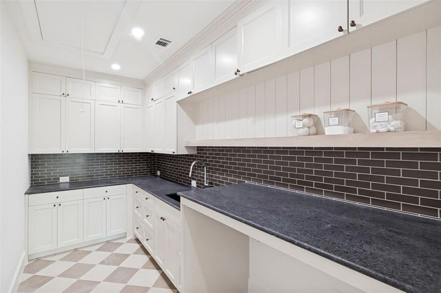 Furnished interior view inside a new home in , Richardson (Image 36).