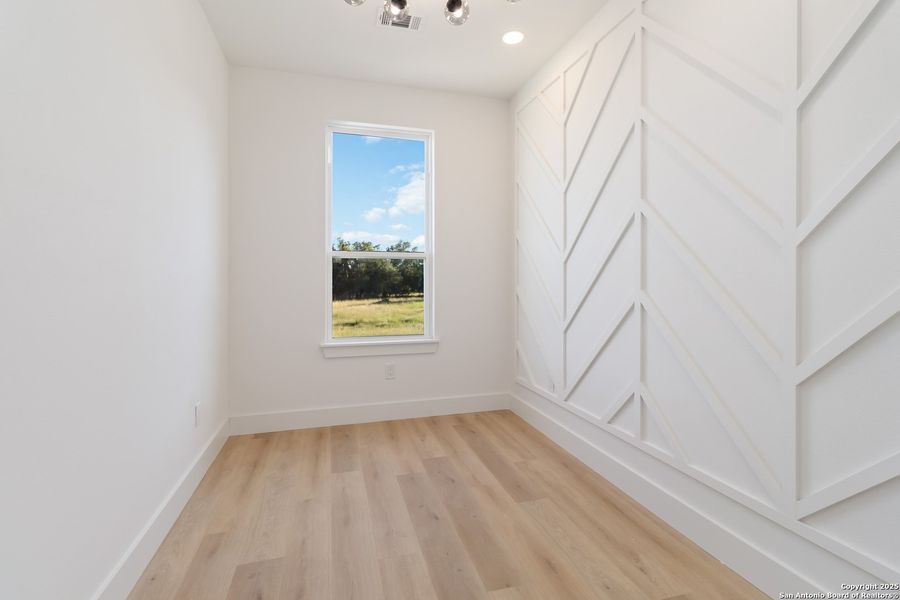 Spacious, unfurnished interior of a new home in , Blanco (Image 26).