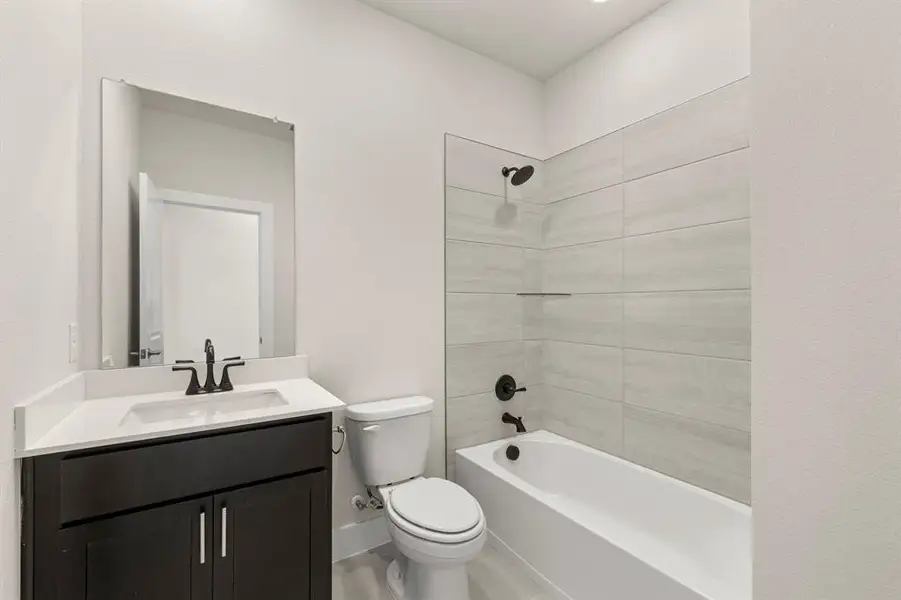 12. 3136 Lenton - 2ND Bath