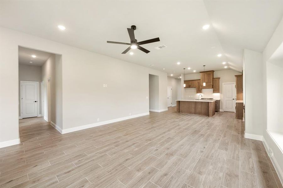 Spacious, unfurnished interior of a new home in Heartland Classic 60, Crandall (Image 31).