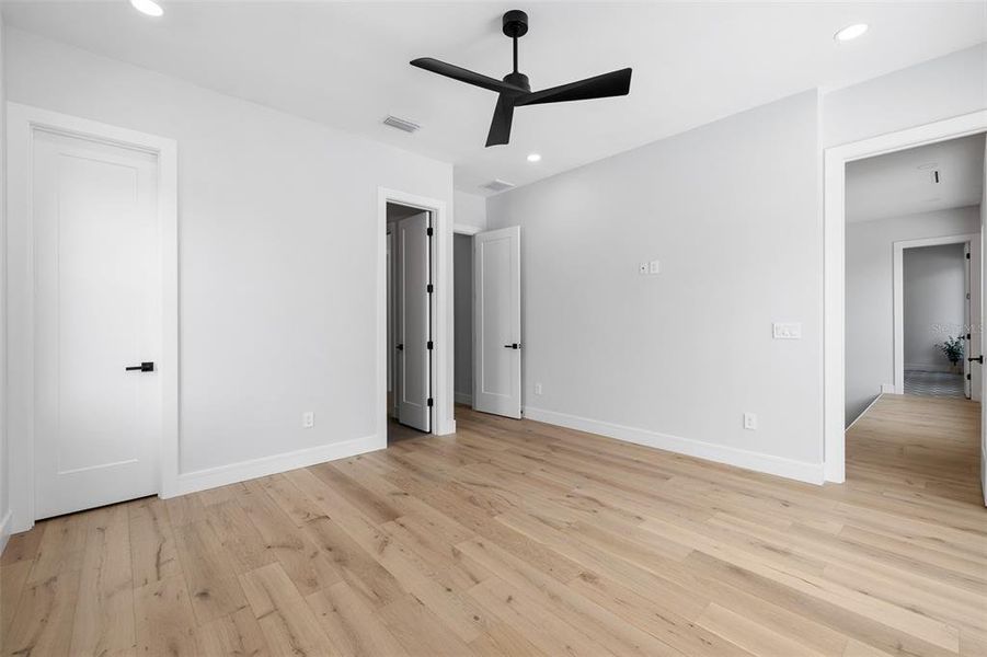 Spacious, unfurnished interior of a new home in , Tampa (Image 23).