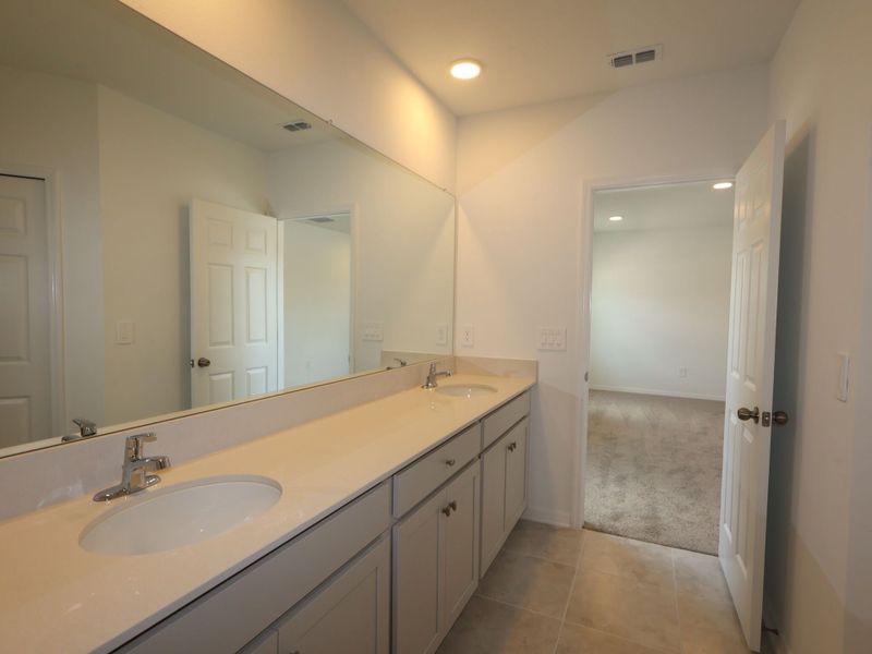 Owner's Bathroom Owner's Bathroom