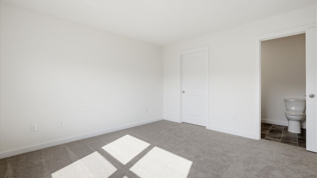 Spacious, unfurnished interior of a new home in Emory Creek, Harriman (Image 30).