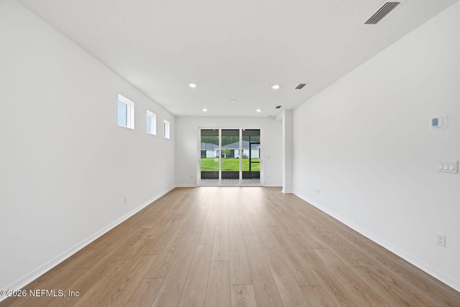 Spacious, unfurnished interior of a new home in Del Webb Wildlight, Yulee (Image 10).