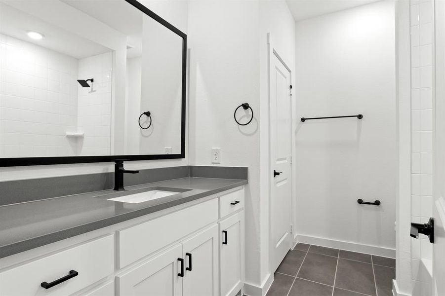 024-1232Armstrong-TheColony-TX-75056-Bathroom3.jpg-FULL