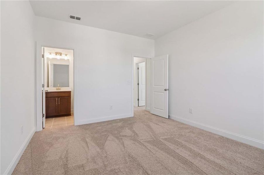 Spacious, unfurnished interior of a new home in East Harbor II at Chestatee, Dawsonville (Image 40).