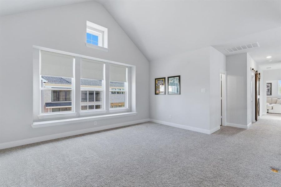 Spacious, unfurnished interior of a new home in , Corinth (Image 20).